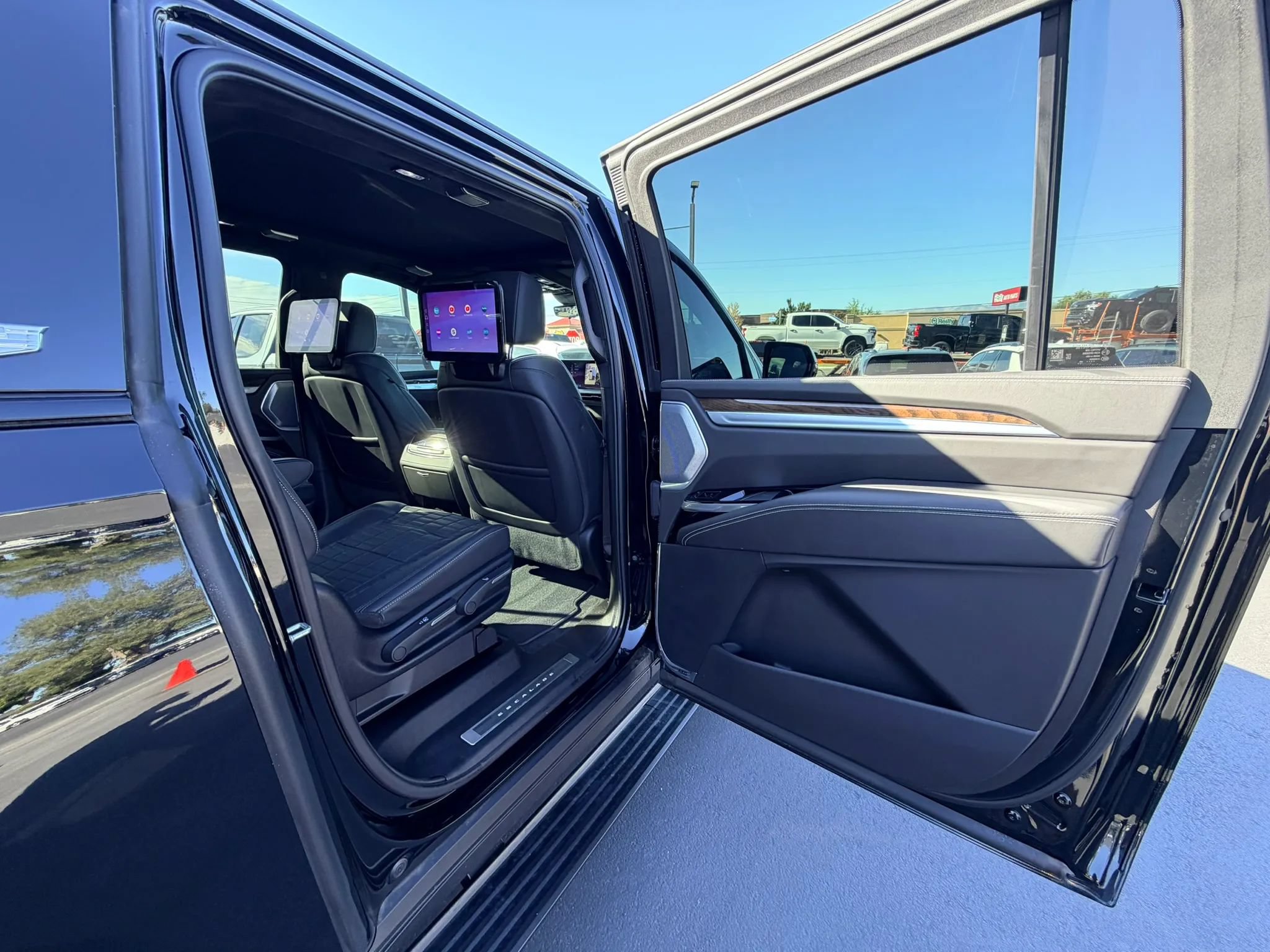 Used 2025 Cadillac Escalade ESV Sport Platinum AWD/4WD image 28