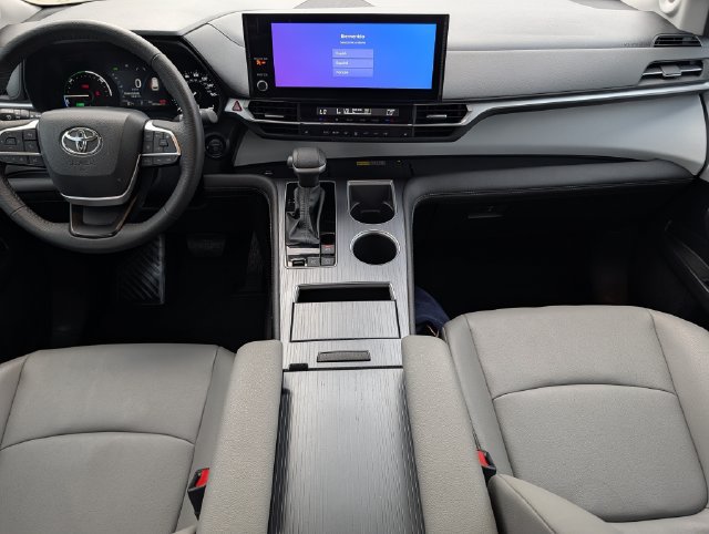 Certified 2026 Toyota Sienna XLE FWD image 11