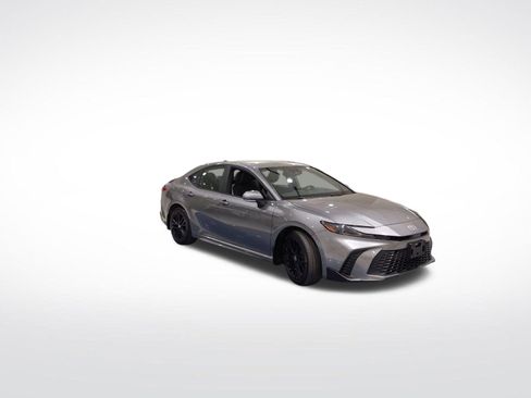 Used 2025 Toyota Camry SE w/ Convenience Package image 10