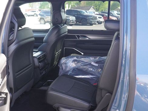New 2026 Jeep Grand Wagoneer L Limited AWD/4WD image 28