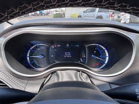 Used 2024 Chrysler Pacifica Limited FWD image 24