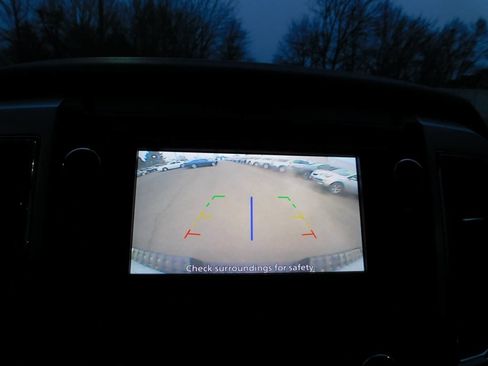 Used 2019 Nissan Titan SV w/ SV Convenience Package image 12