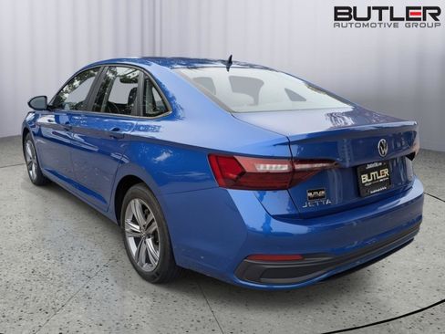 Used 2024 Volkswagen Jetta SE image 4