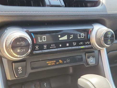 Used 2020 Toyota RAV4 XLE w/ Convenience Package AWD/4WD image 25