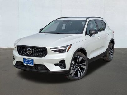 New 2026 Volvo XC40 B5 Ultra w/ Climate Package