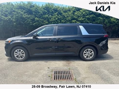 Certified 2024 Kia Carnival LX FWD image 1