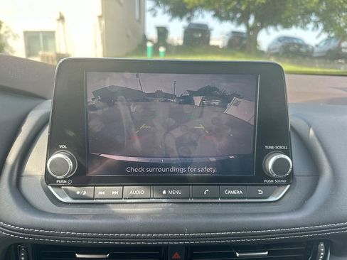 Used 2023 Nissan Rogue SV w/ SV Premium Package image 29