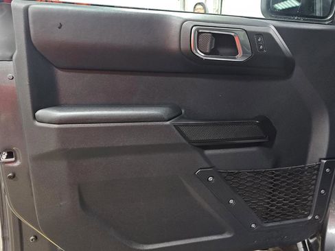 Used 2025 Ford Bronco Badlands image 13