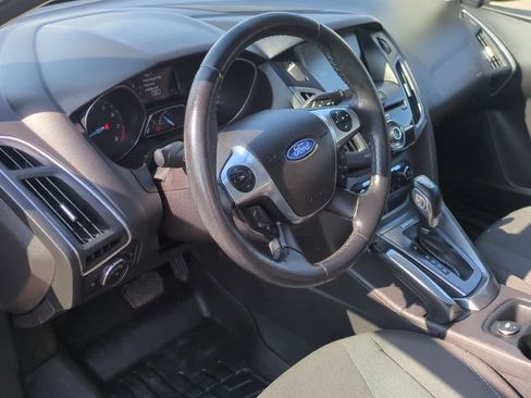 Used 2012 Ford Focus Titanium w/ Cargo Management Pkg image 10