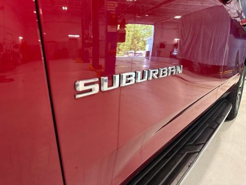 Used 2022 Chevrolet Suburban LT w/ Luxury Package AWD/4WD image 59