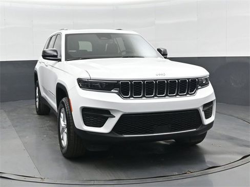 New 2025 Jeep Grand Cherokee Laredo image 10