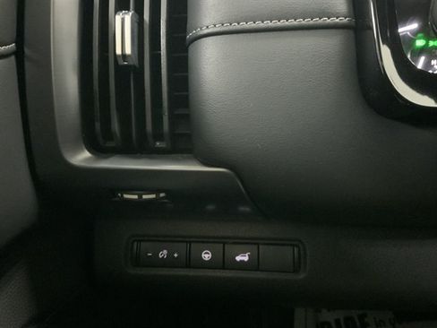Used 2023 Nissan Pathfinder SL AWD/4WD image 26