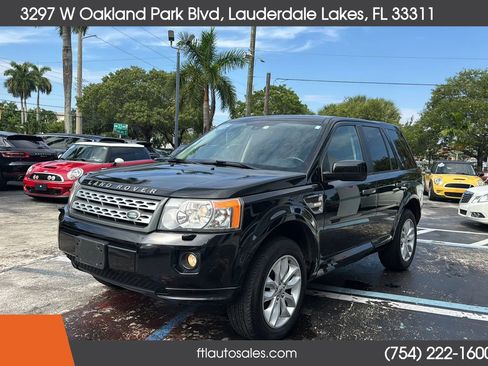 Used 2011 Land Rover LR2 HSE image 6