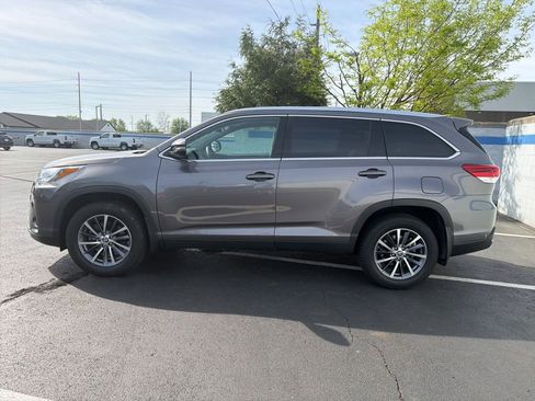 Used 2019 Toyota Highlander XLE image 2