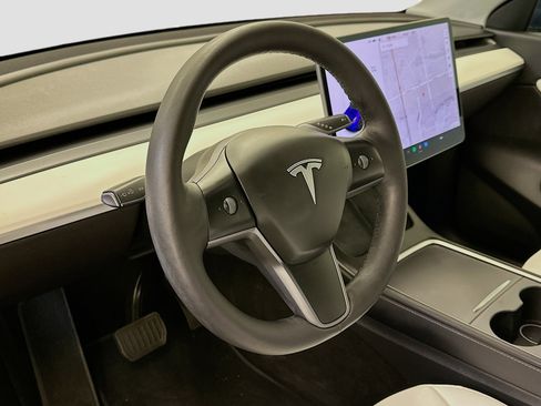 Used 2021 Tesla Model Y Long Range AWD/4WD image 17