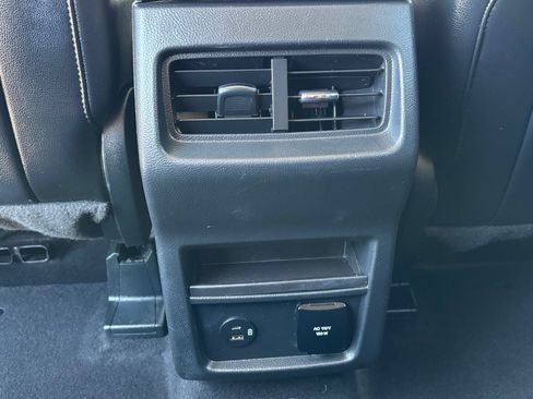Used 2022 Ford Edge Titanium AWD/4WD image 22