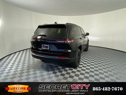 New 2026 Jeep Grand Cherokee Altitude image 7
