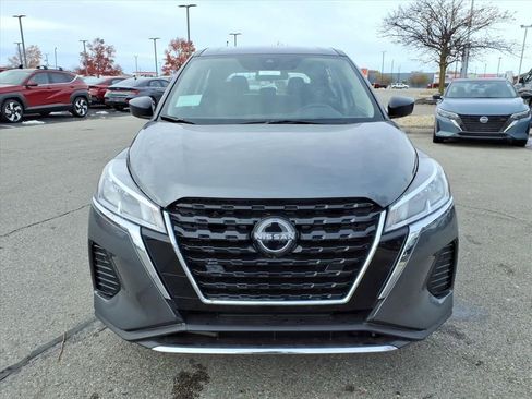 New 2025 Nissan Kicks Play S image 3