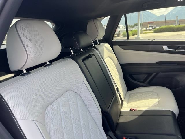 Used 2025 Volkswagen Atlas Cross Sport SEL Premium R-Line AWD/4WD image 29