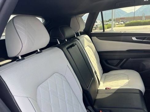 Used 2025 Volkswagen Atlas Cross Sport SEL Premium R-Line AWD/4WD image 29
