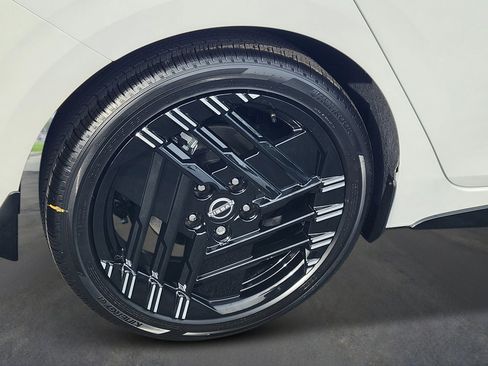 New 2026 Nissan Sentra SR w/ Floor Mat Package FWD image 9