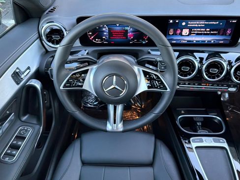 Used 2025 Mercedes-Benz CLA 250 4MATIC image 16