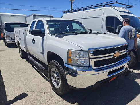 Used 2013 Chevrolet Silverado 3500 W/T AWD/4WD image 5