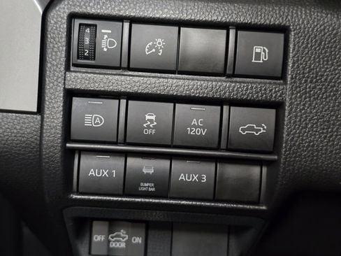 Used 2024 Toyota Tacoma TRD Off-Road image 32