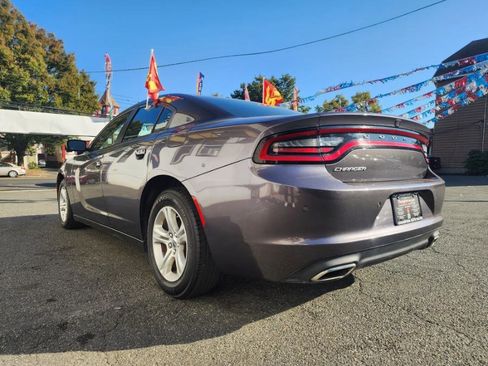 Used 2022 Dodge Charger SXT w/ Leather Interior Group image 2