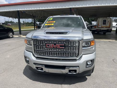 Used 2019 GMC Sierra 2500 Denali w/ Duramax Plus Package AWD/4WD image 4