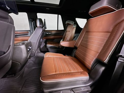 Used 2023 GMC Yukon Denali Ultimate AWD/4WD image 15