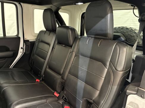 Used 2018 Jeep Wrangler Unlimited Sahara w/ Cold Weather Group AWD/4WD image 11