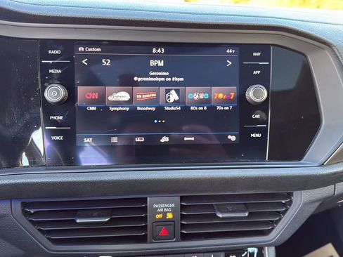 Used 2019 Volkswagen Jetta SEL Premium image 23