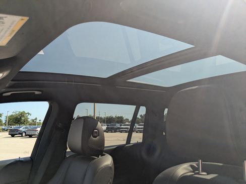 Used 2022 Mercedes-Benz GLS 450 4MATIC image 25