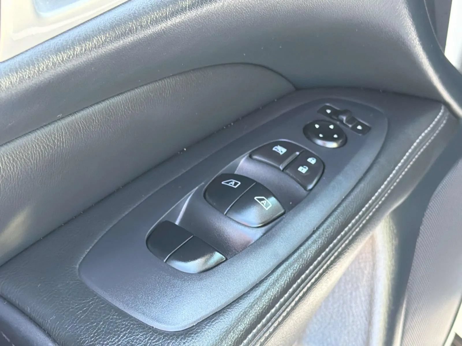Used 2019 Nissan Pathfinder SV FWD image 28