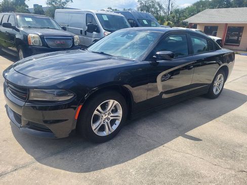Used 2022 Dodge Charger SXT RWD image 1
