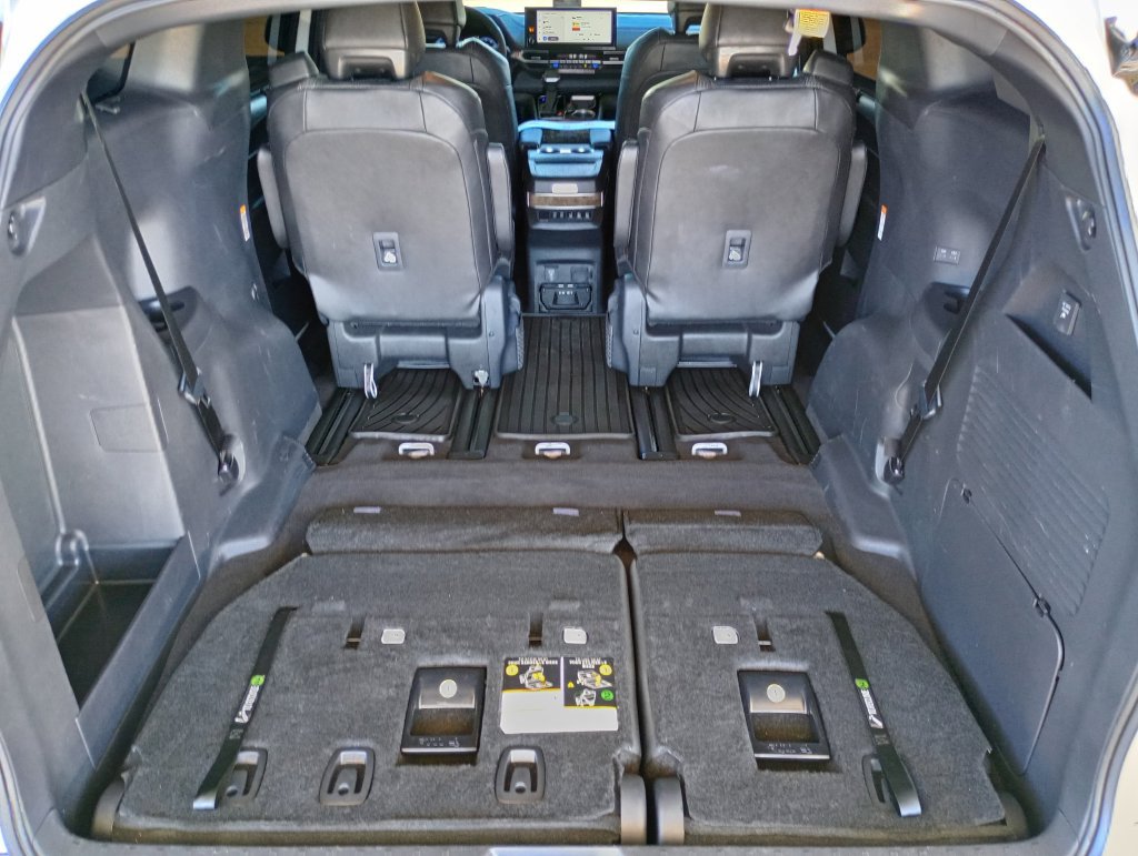 Used 2026 Toyota Sienna Platinum AWD/4WD image 41