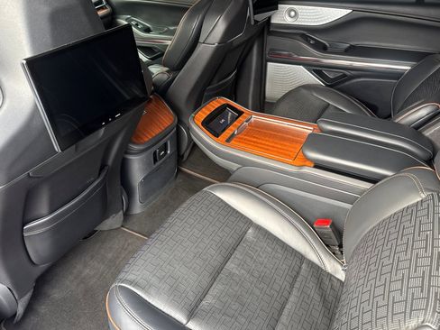 Certified 2025 Lincoln Navigator Black Label image 12