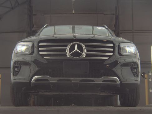 Used 2025 Mercedes-Benz GLB 250 image 4