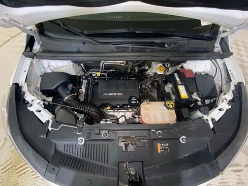 Used 2019 Chevrolet Trax LT w/ LT Convenience Package FWD image 16