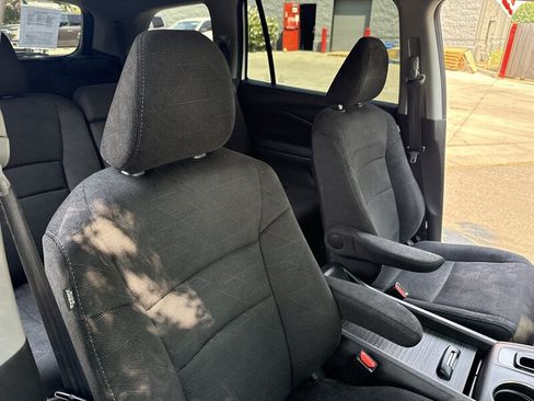 Used 2019 Honda Pilot LX image 30