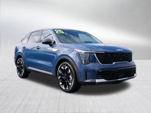 Certified 2025 Kia Sorento EX w/ Panoramic Sunroof Package image 9