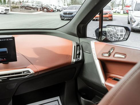 Used 2023 BMW iX xDrive50 w/ Premium Package image 15