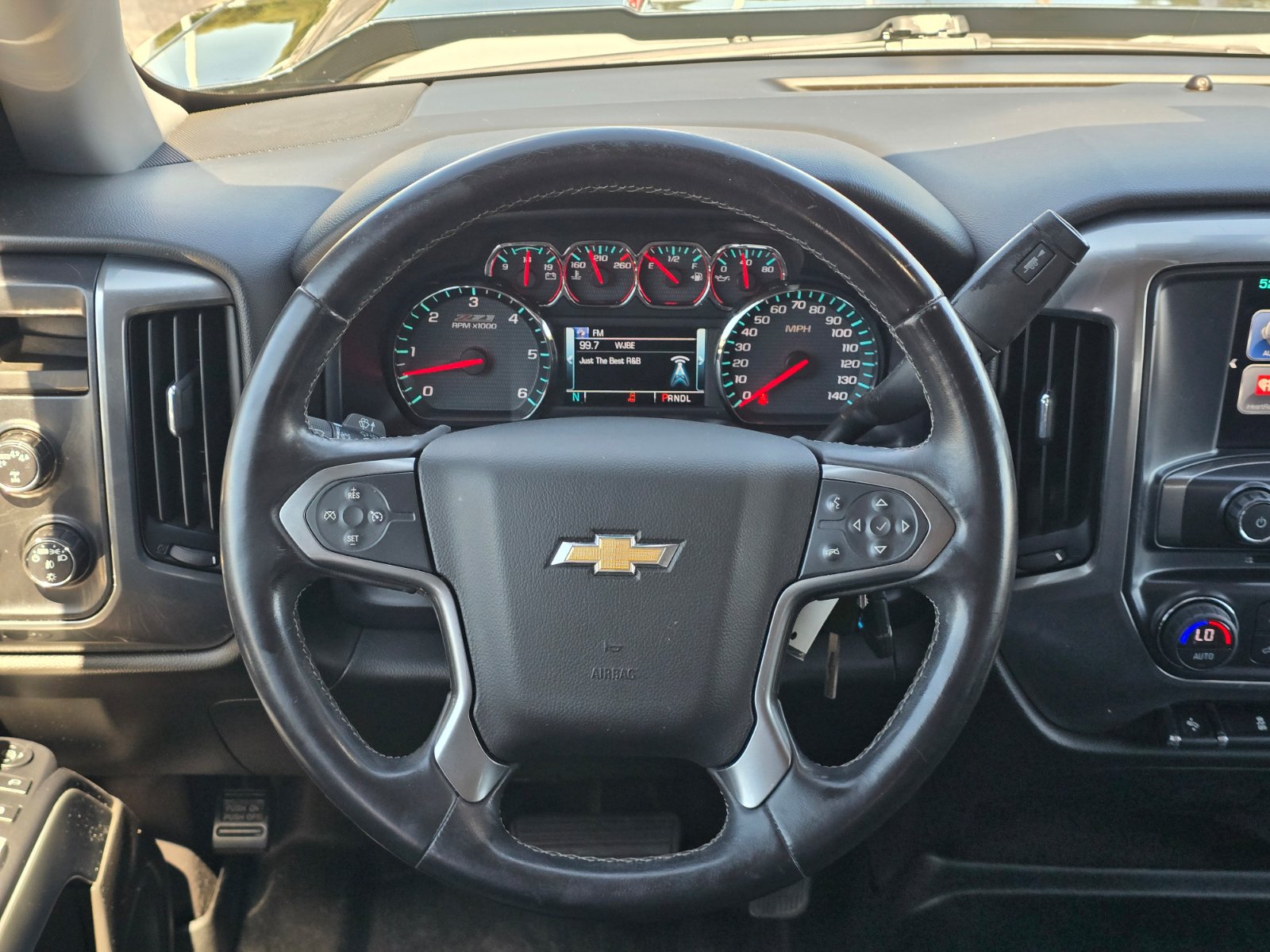 Used 2017 Chevrolet Silverado 1500 LT w/ LT Convenience Package AWD/4WD image 17