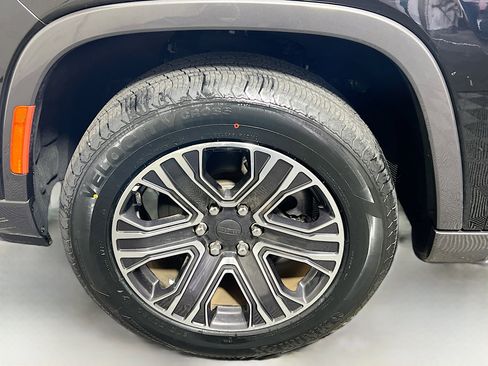 Used 2022 Jeep Wagoneer Series III w/ Convenience Group I image 11