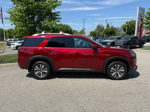 Certified 2025 Nissan Pathfinder SL AWD/4WD image 4