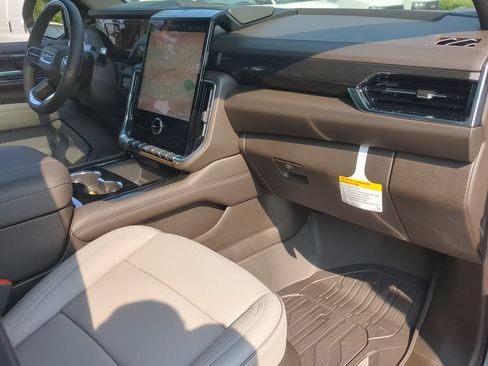 New 2026 GMC Yukon Elevation w/ Elevation Premium Package AWD/4WD image 30