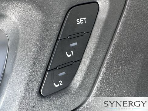 Used 2023 Nissan Ariya FWD image 21