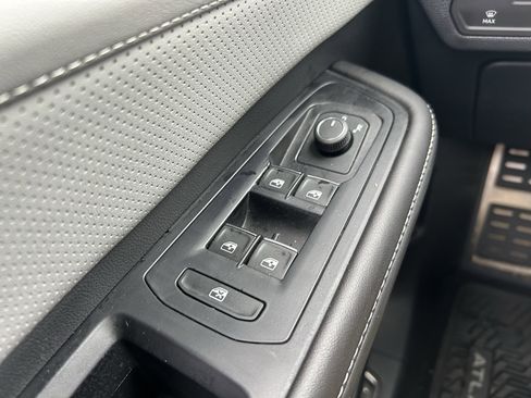 Certified 2025 Volkswagen Atlas Cross Sport SEL R-Line image 21