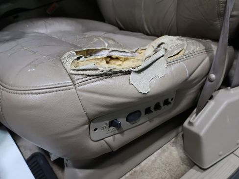 Used 1999 GMC Suburban 4WD w/ Marketing Opt Pkg 3 image 19